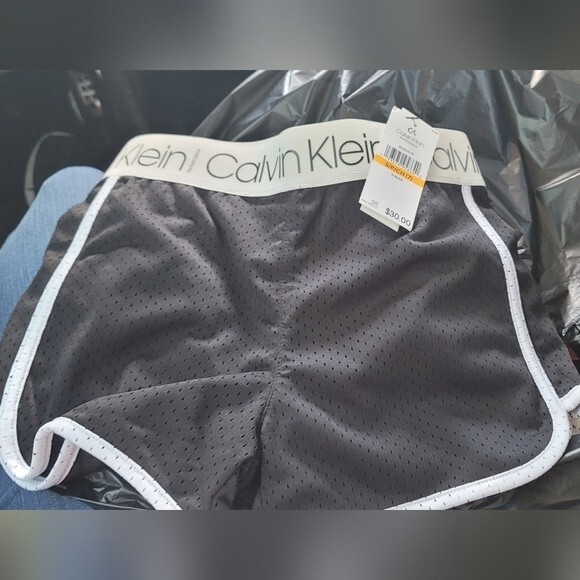 Girl's Calvin Klein Performance Shorts Size S - Picture 4 of 4
